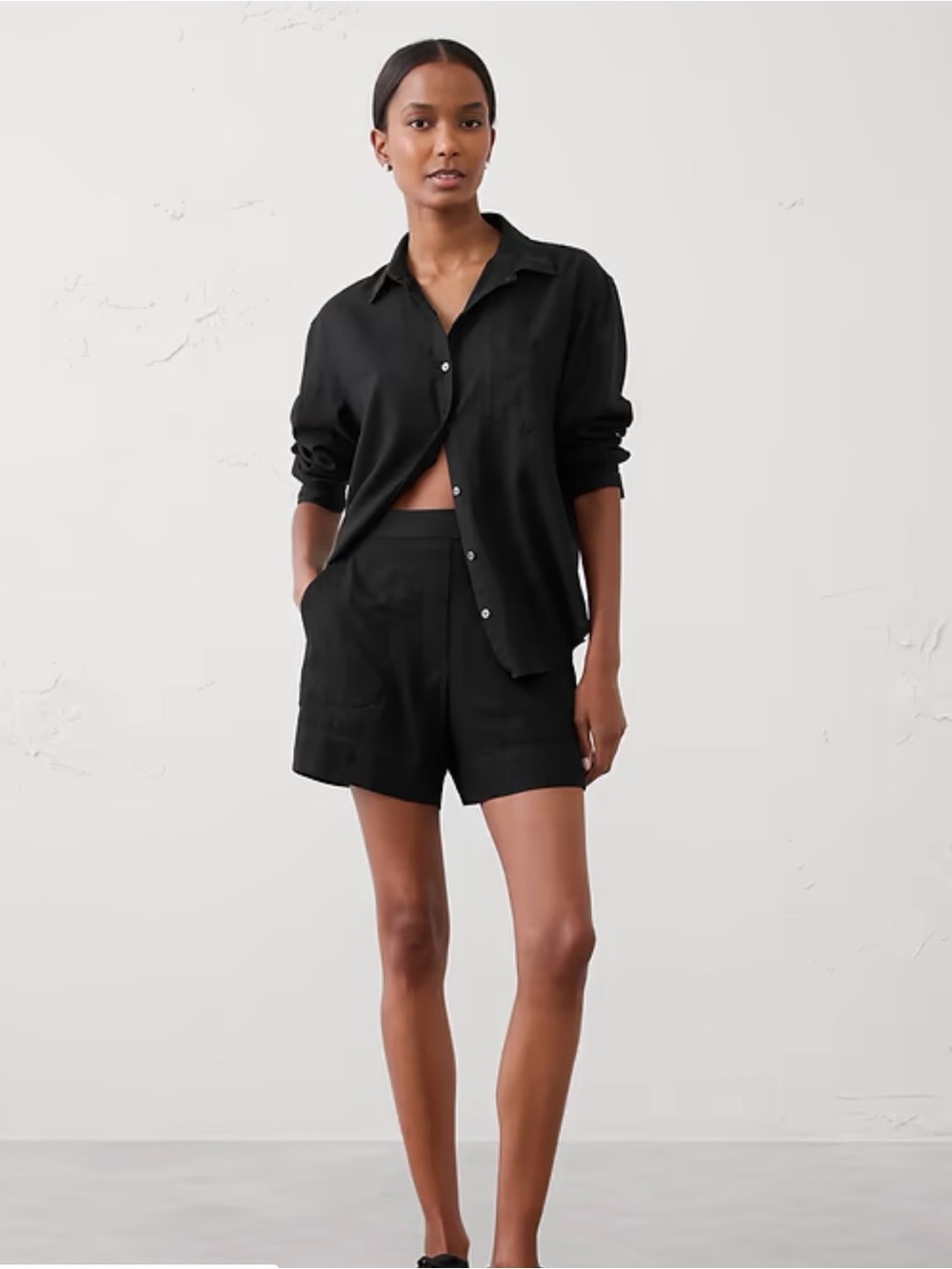 Banana Republic Anyday High-Rise Linen Blend Shorts in Black
